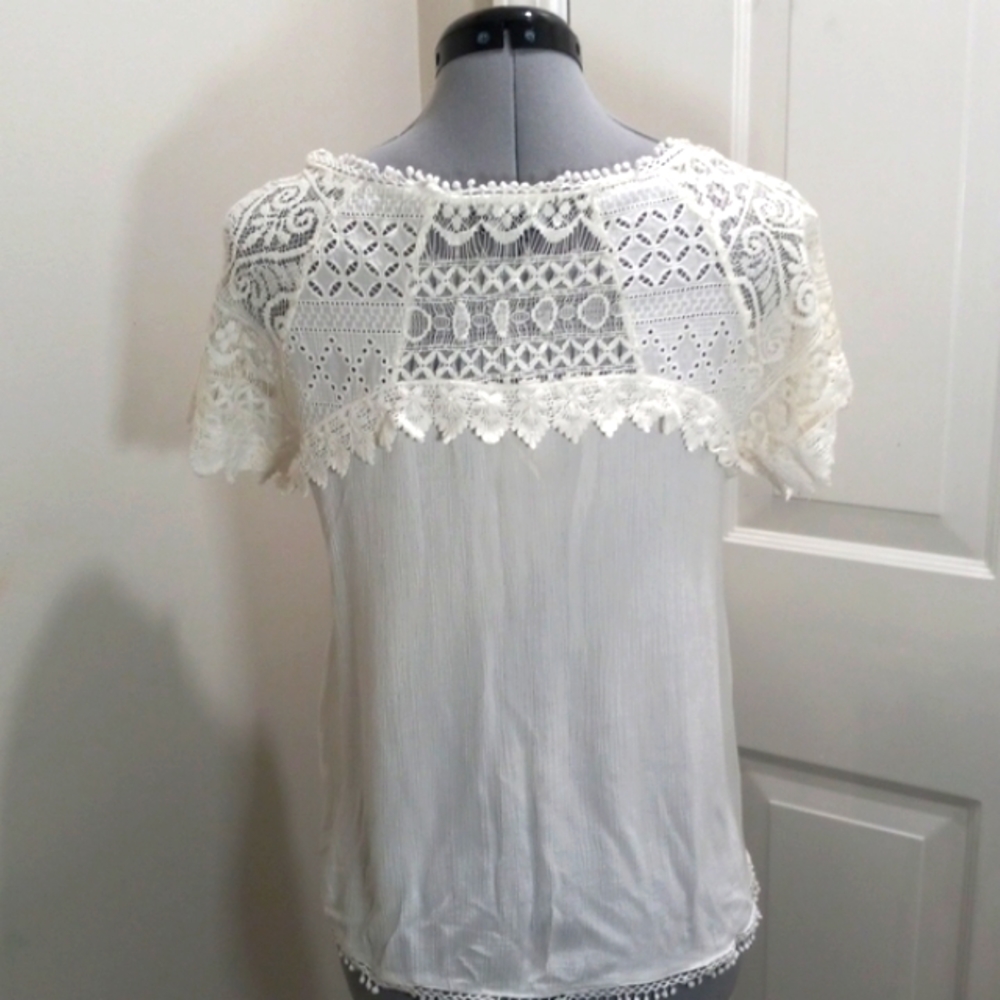 My Michelle Sz Med White Cropped lace Top - Picture 2 of 7
